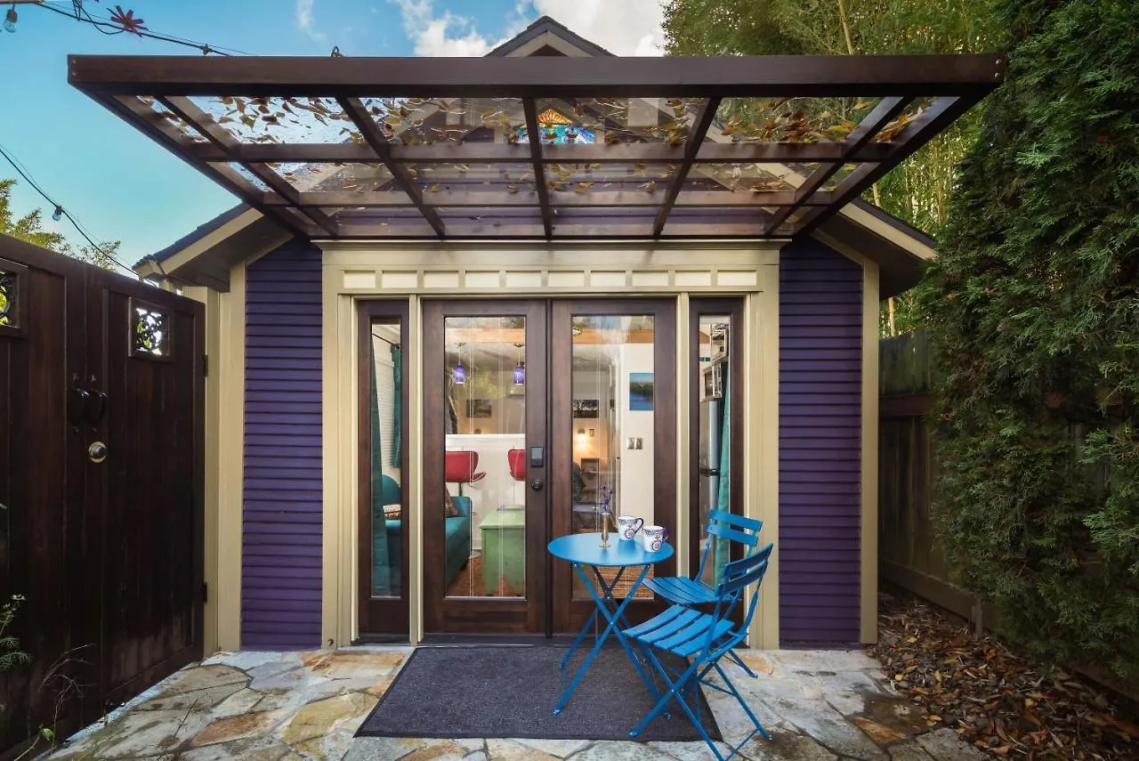 Holiday home Secluded Patio Cottage Right By All The Action Portland