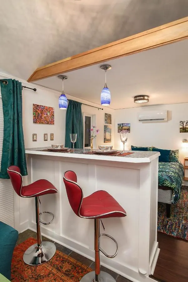 Secluded Patio Cottage Right By All The Action Portland 0*,