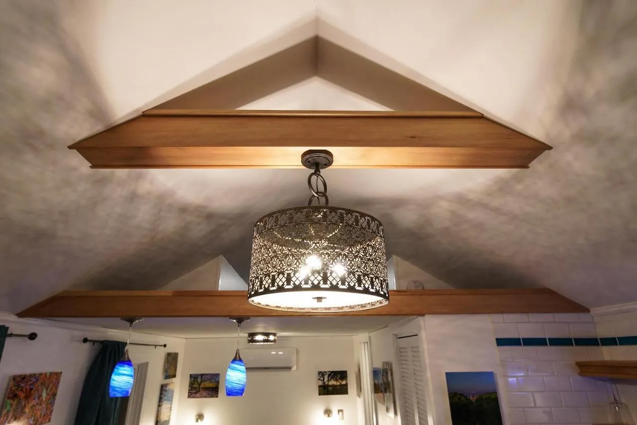 Secluded Patio Cottage Right By All The Action Portland Holiday home