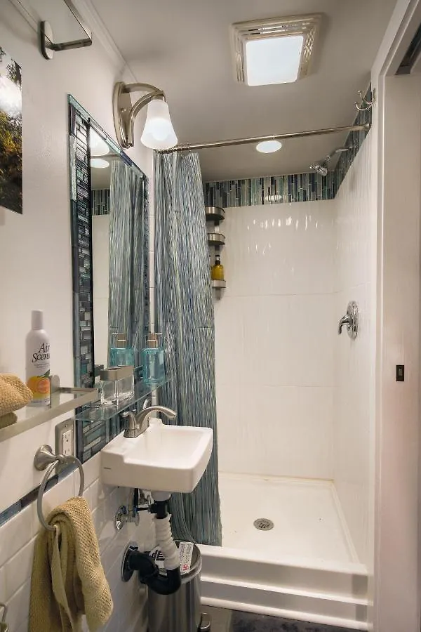 Holiday home Secluded Patio Cottage Right By All The Action Portland United States