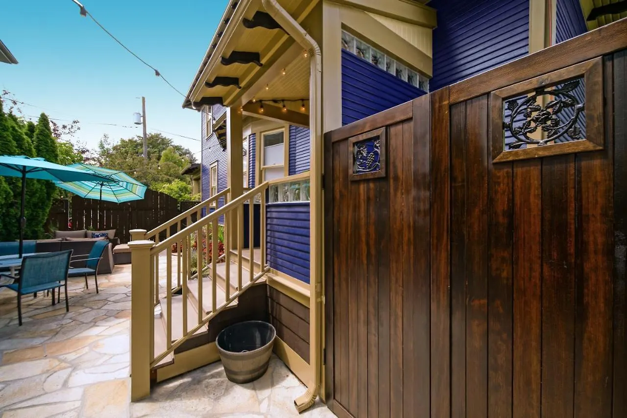 Secluded Patio Cottage Right By All The Action Portland 0*,  United States