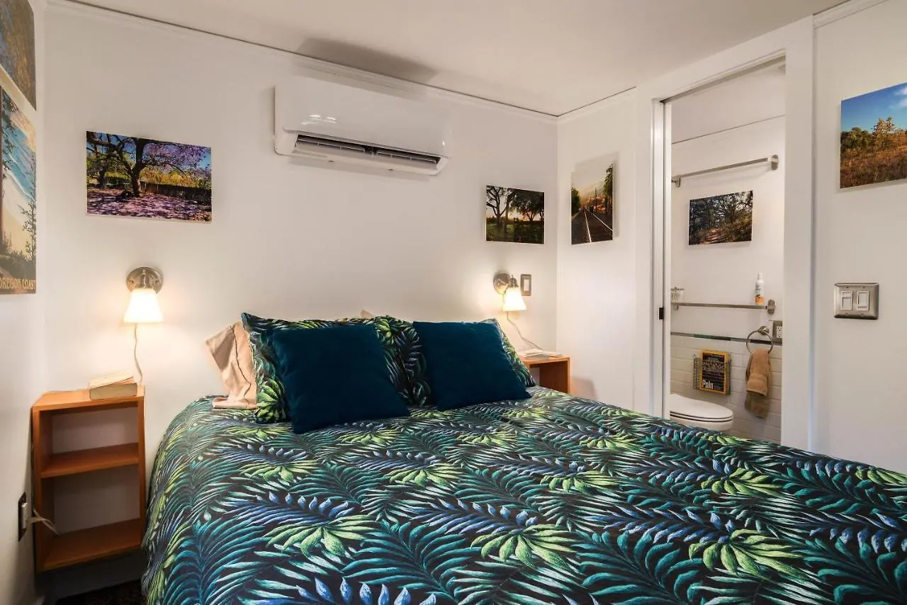 Secluded Patio Cottage Right By All The Action Portland Holiday home