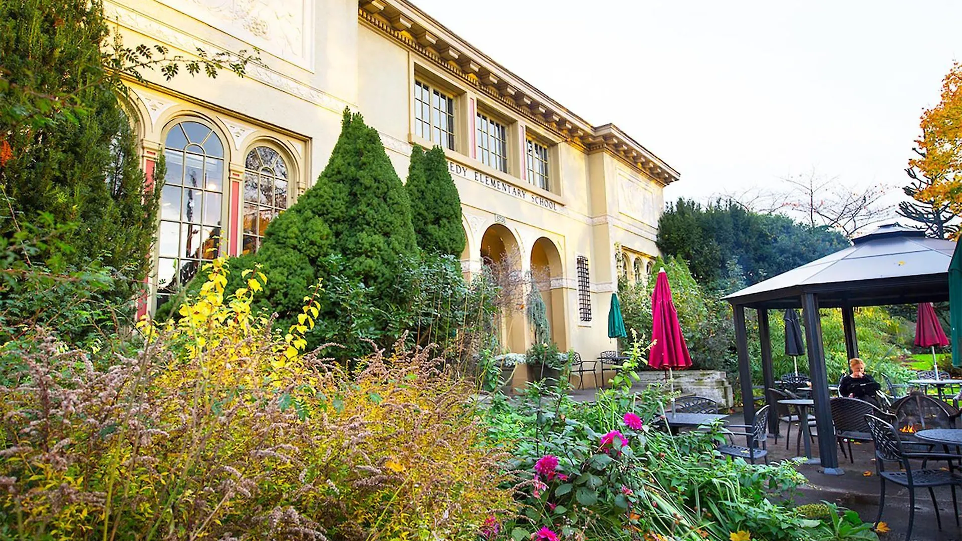 Secluded Patio Cottage Right By All The Action Portland United States